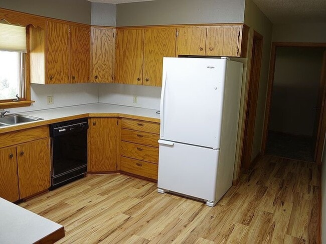 Building Photo - 1013 Maple Dr