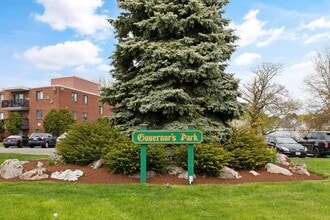 Building Photo - 1000 Governors Dr