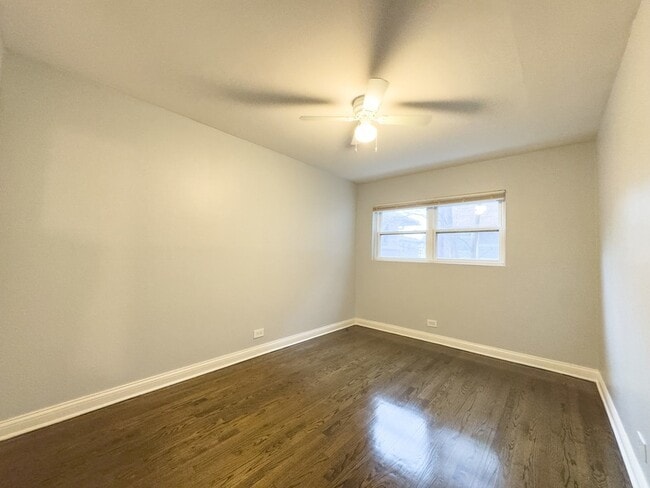 Foto del edificio - 6947 S Jeffery Blvd
