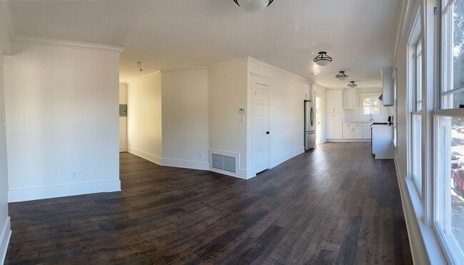 Building Photo - 344W