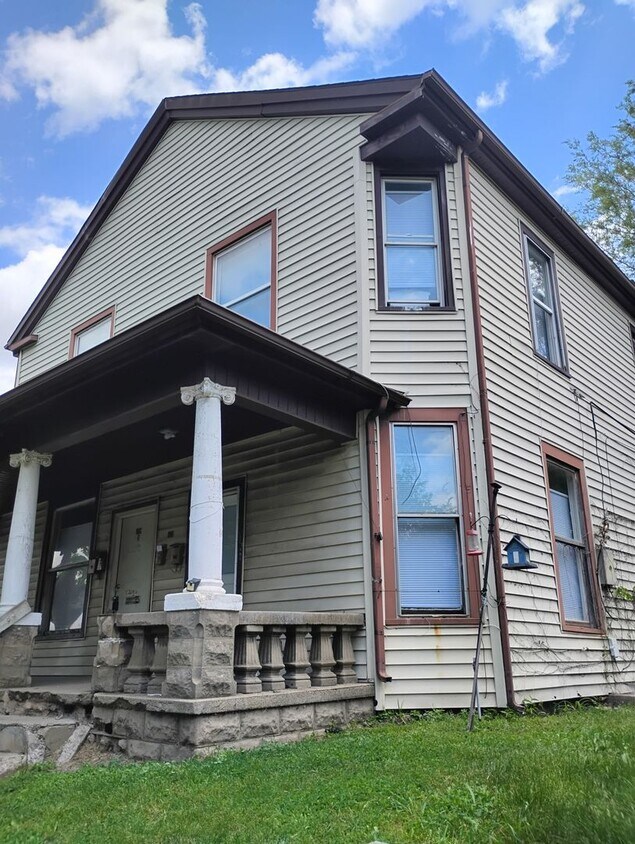 Building Photo - 1119 N 9th St Rd