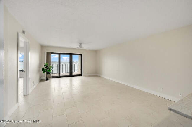 Building Photo - 3220 River Villa Way