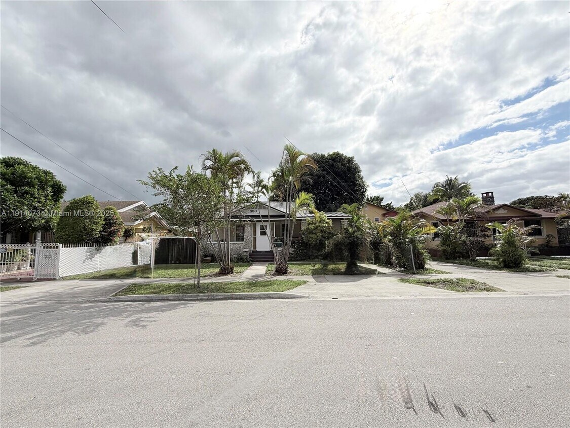 Foto principal - 1350 SW 13th St