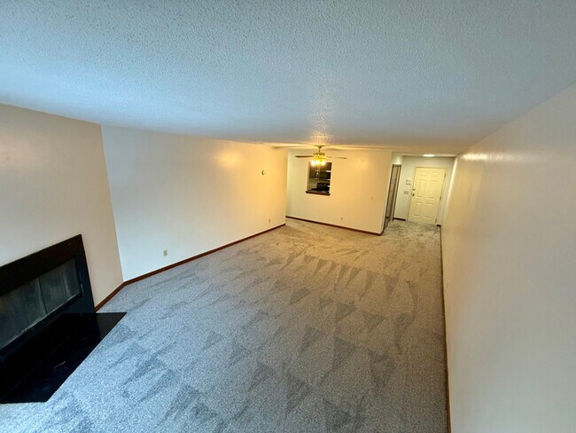 Foto del edificio - 5615 Baronswood Cir