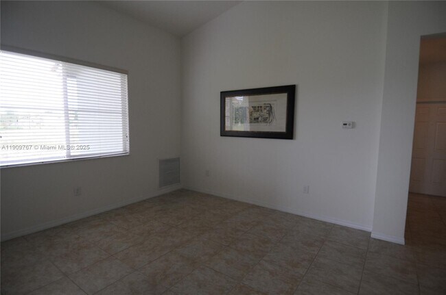 Foto del edificio - 2173 SE 2nd St