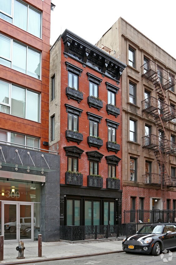 Primary Photo - 304 W 18th St