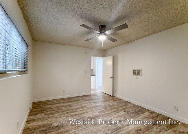 Foto del edificio - 45 Rose Ave