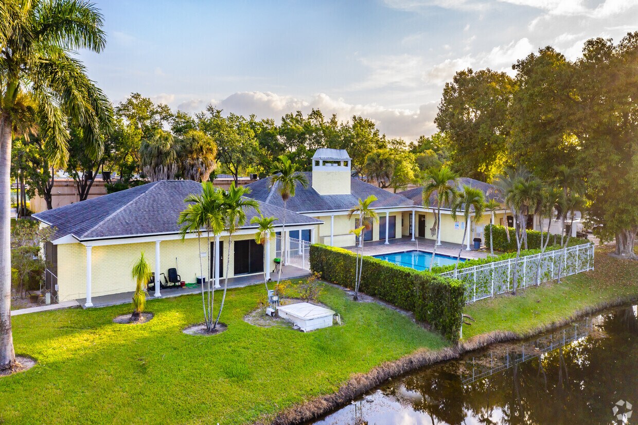 Sunrise Lake Views Apartments Apartments in Sunrise, FL