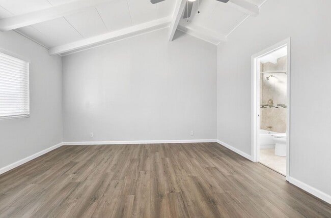 Foto del edificio - 9030 Heather Ave