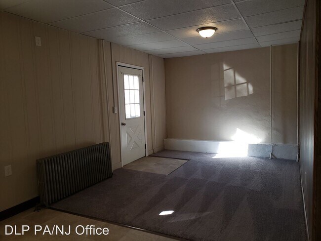 Foto del edificio - 1 br, 1 bath Apartment - 592 Main Street
