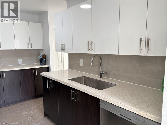 Photo du bâtiment - 77 Tindale Ct