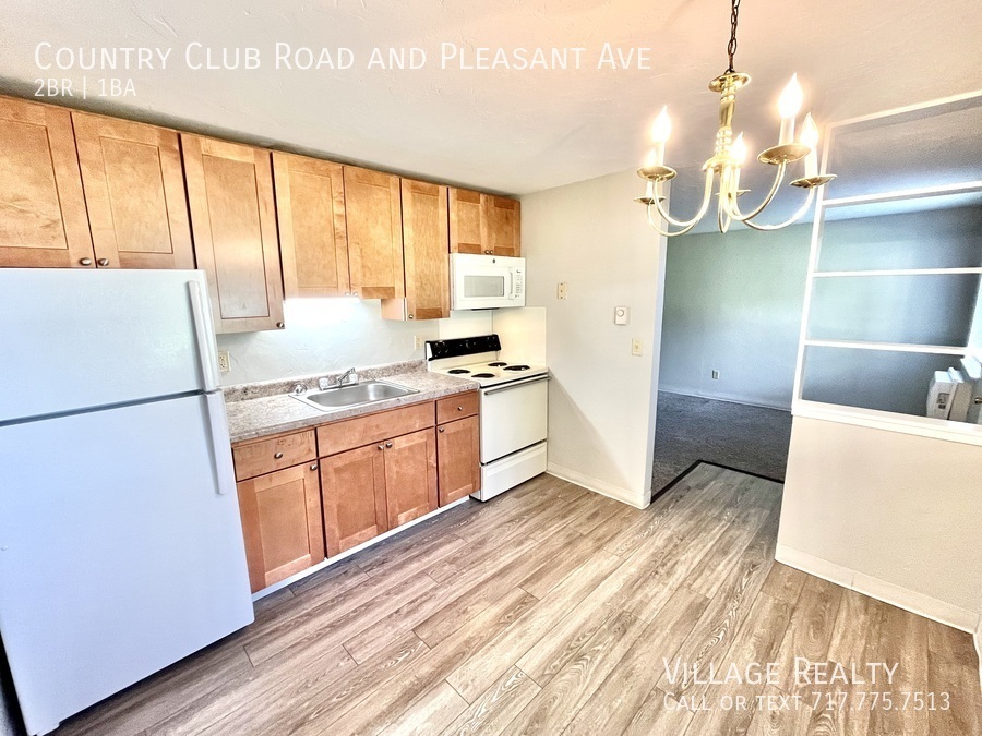 Foto principal - Roomy, remodeled 2-bed w/ on-site laundry ...