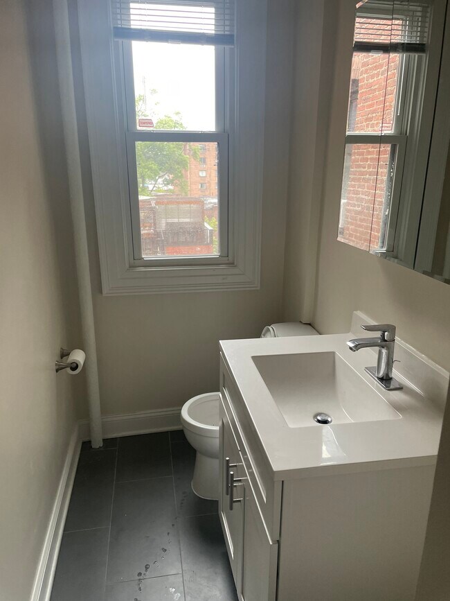Foto del edificio - 1818 Vernon St NW