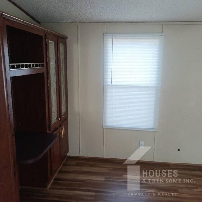 Foto del edificio - 108 Smiley Dr