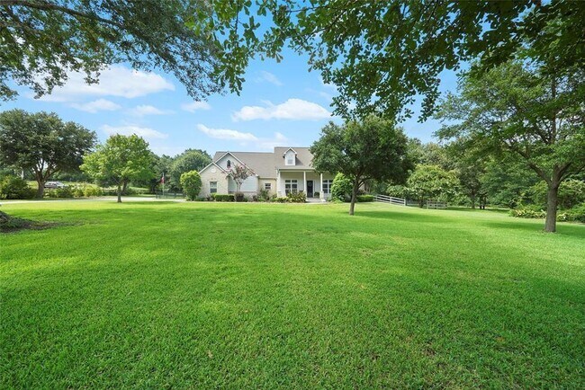 Building Photo - 20034 Hilltop Ranch Dr