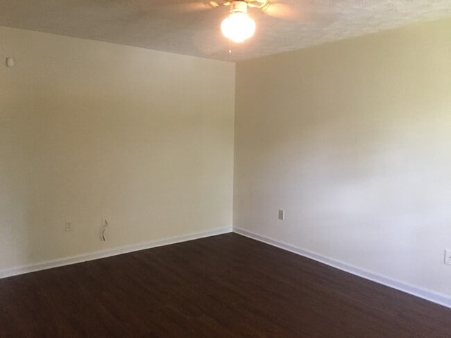 Building Photo - PRE-LEASING FOR AUGUST!