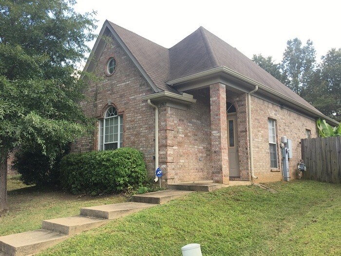 Foto principal - 6967 Parkbrook Ln