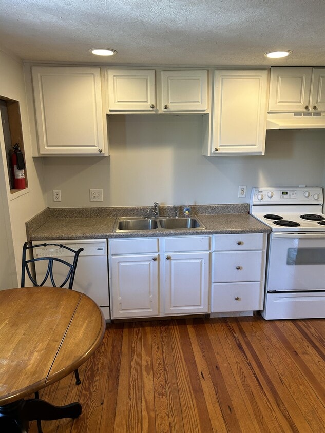 Primary Photo - 706 Progress St NE