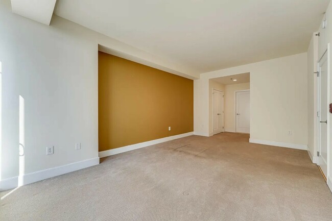 Building Photo - 1125 Maxwell Ln