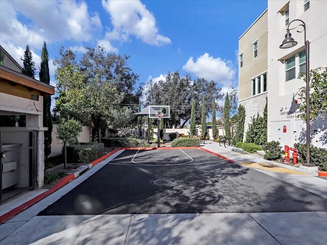 Building Photo - 1452 N Harbor Blvd