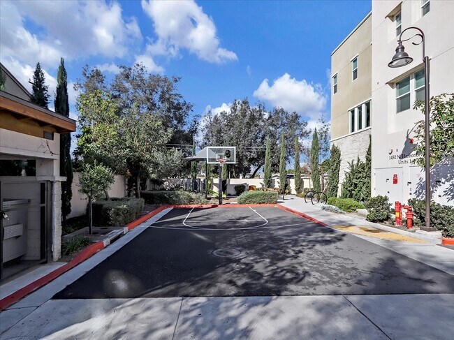 Foto del edificio - 1452 N Harbor Blvd