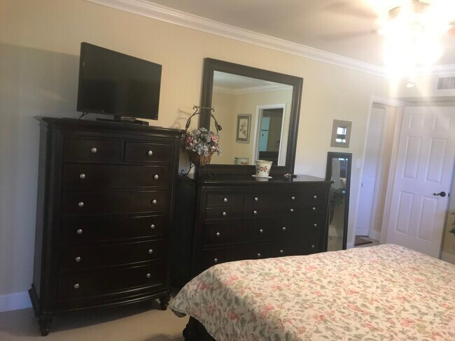 master bedroom w/king bed set in cherry - 225 Deer Creek Blvd