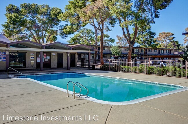 Foto del edificio - 1 br, 1 bath House - 575 Royal Crest Unit 27