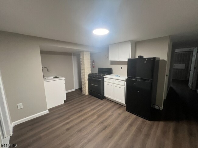 Building Photo - 218 S 11th St