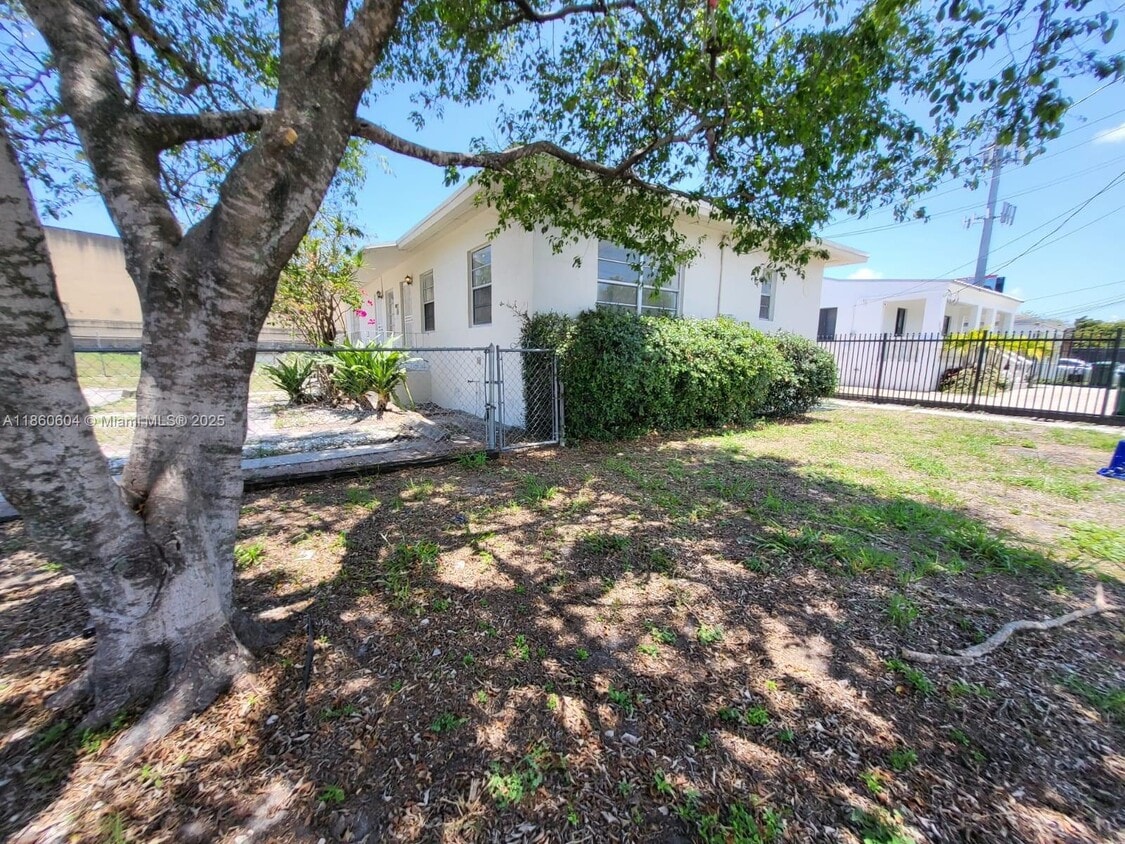 Foto principal - 640 NW 77th St