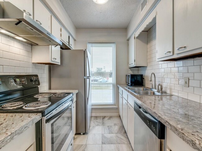 Building Photo - 6414 Woodway Dr
