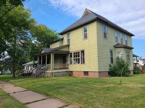 Building Photo - 1020 2nd Ave W