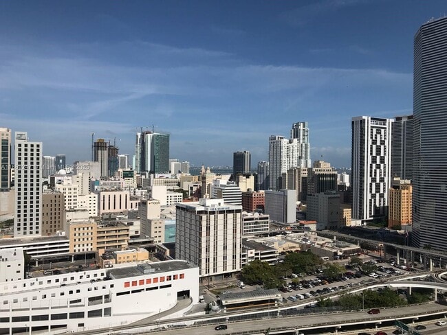 Foto del edificio - 350 S Miami Ave