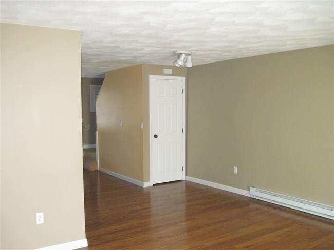 Building Photo - 97 Stonegate Ln