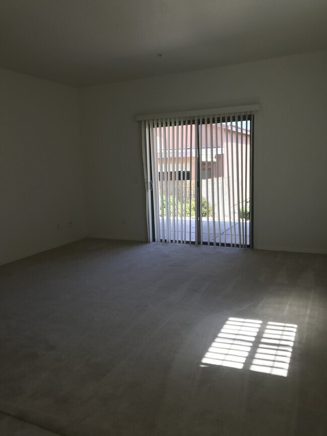 Building Photo - 2 bed 2 bath home in Cottonwood Commons - ...