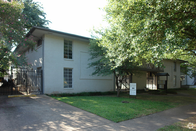 Building Photo - Sandia Park