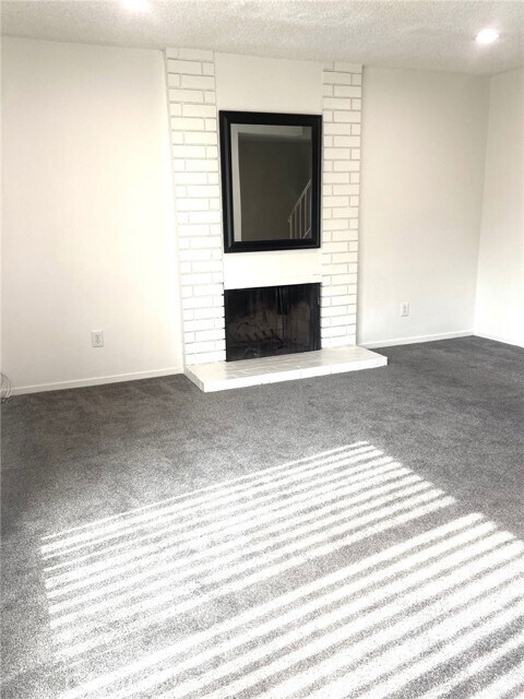 Foto del edificio - 1582 Mitchell Ave