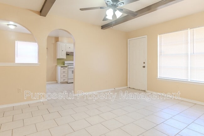 Building Photo - 809 Meadowgreen Dr