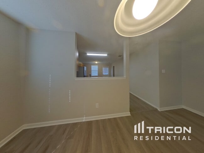 Foto del edificio - 8403 Bacury Rd