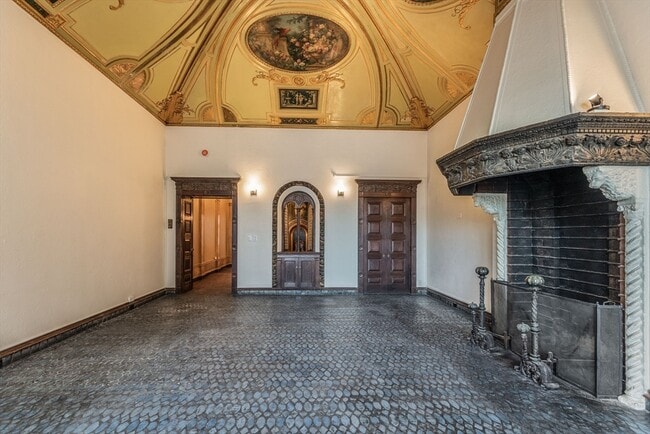 Building Photo - 107 Beacon St