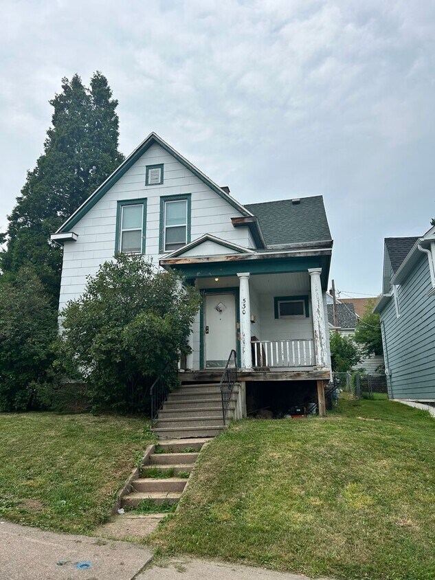 Primary Photo - AVAILABLE NOW! 4 Bedroom Near Chester Cree...
