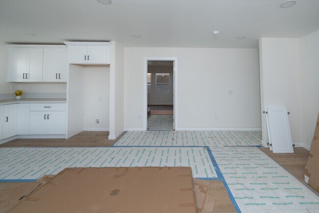 Building Photo - 2400DelM