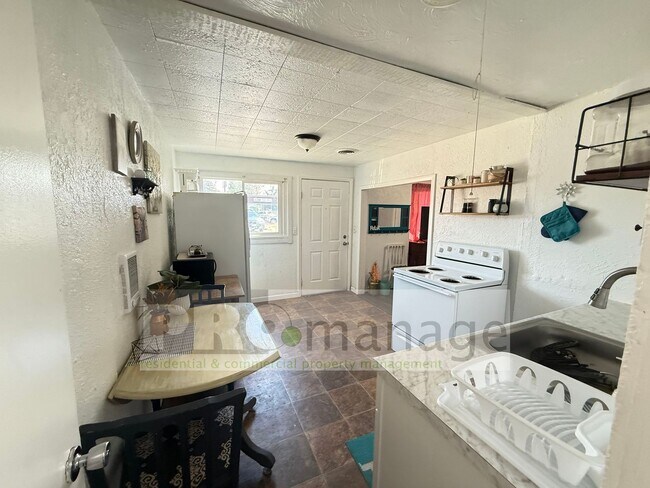 Foto del edificio - 233 E 1st St