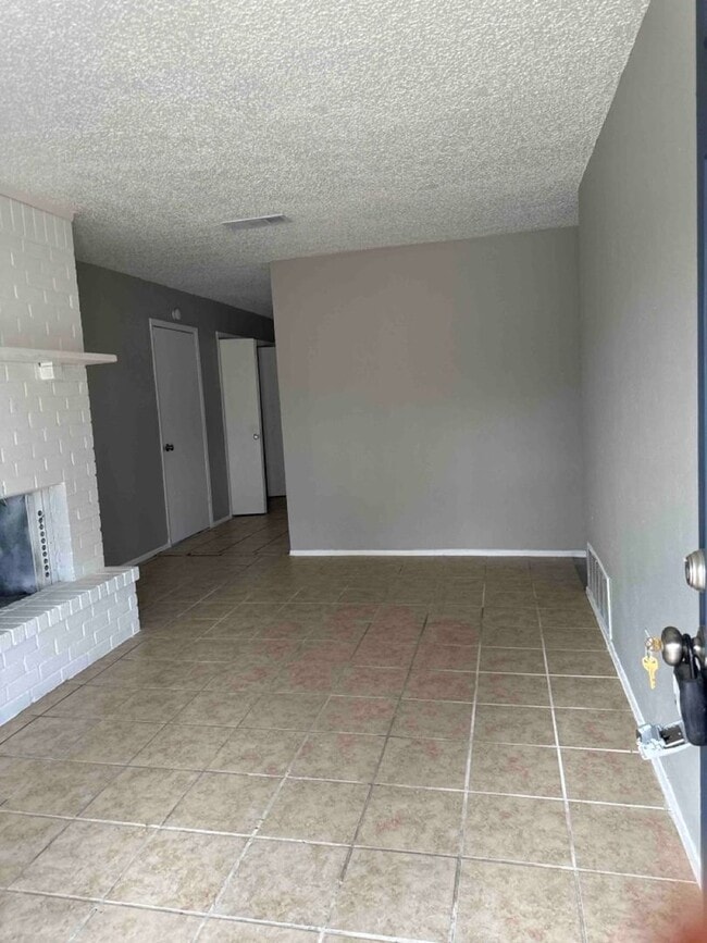 Photo - For Sale or Lease House