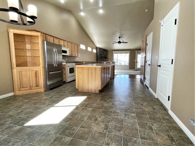 Building Photo - Beautiful 2 bed 2 bath home in the Woodbri...