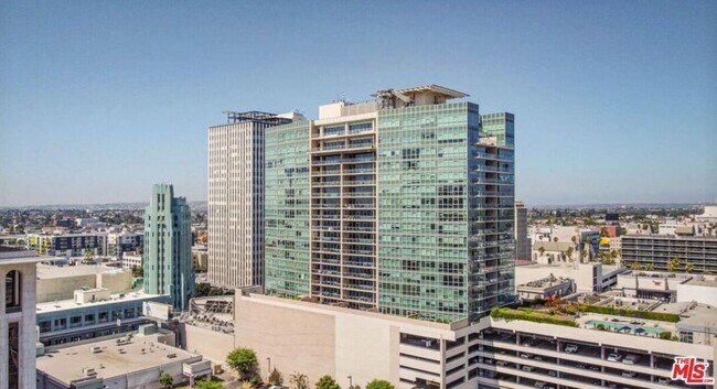 Foto del edificio - 3785 Wilshire Blvd