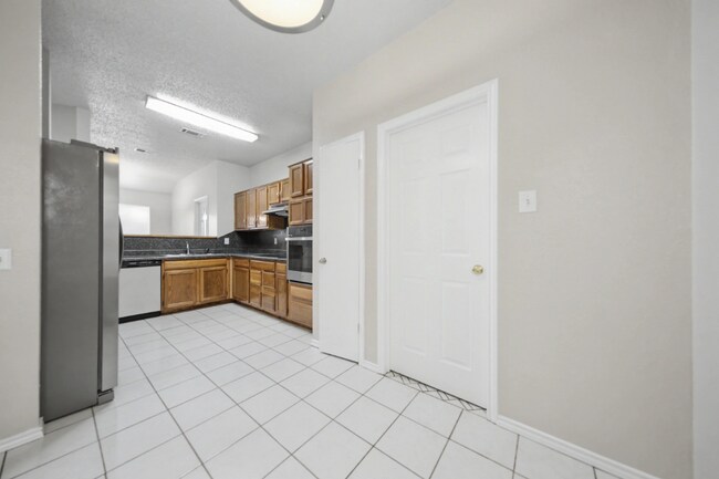 Foto del edificio - 4915 Glennwood Dr