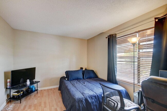 Building Photo - 799 Hill Dr