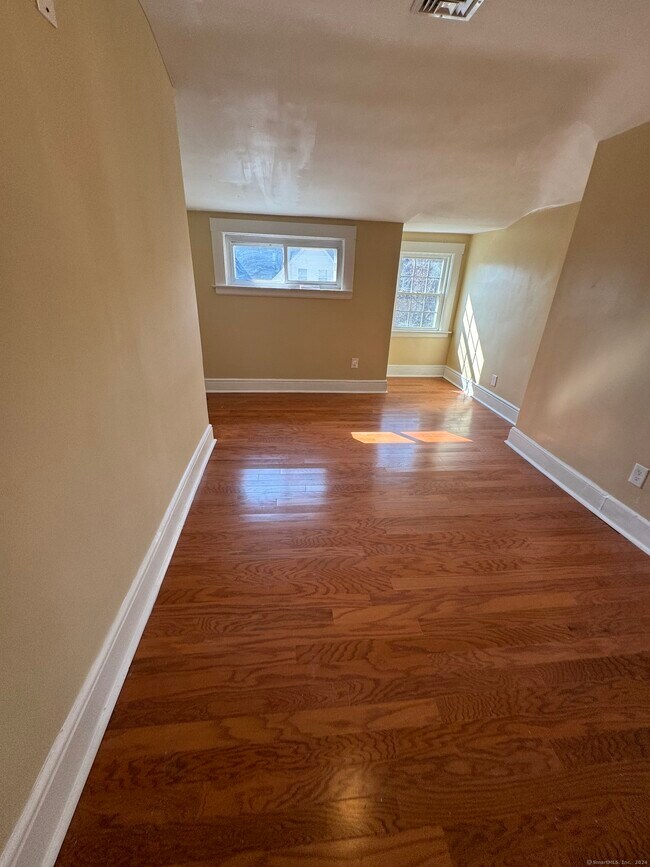 Foto del edificio - 817 Albany Ave