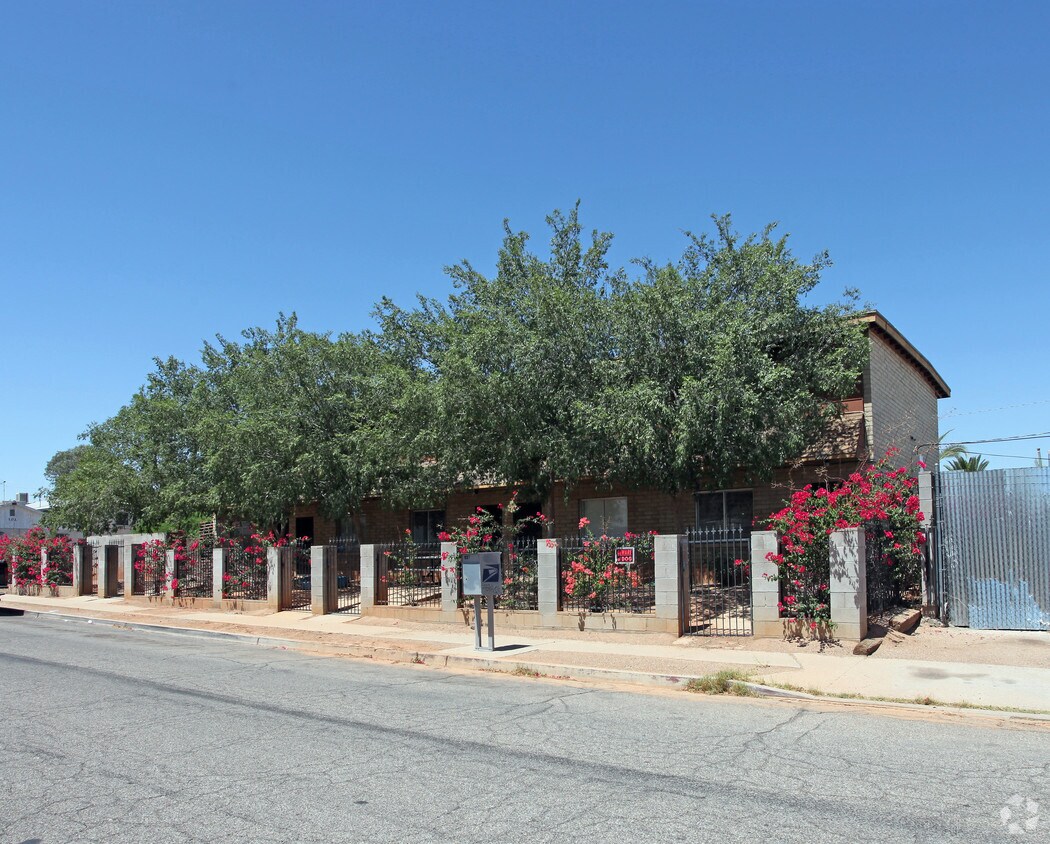Primary Photo - 2201 N 9th Ave