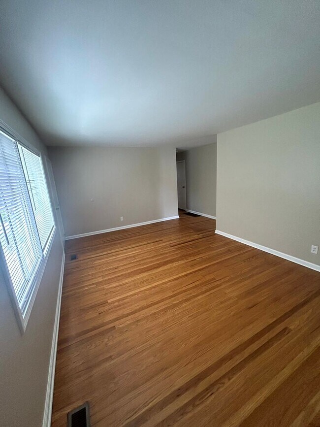 Foto del edificio - Beautiful 3-Bed Home in Prime Jeffersontown Location!